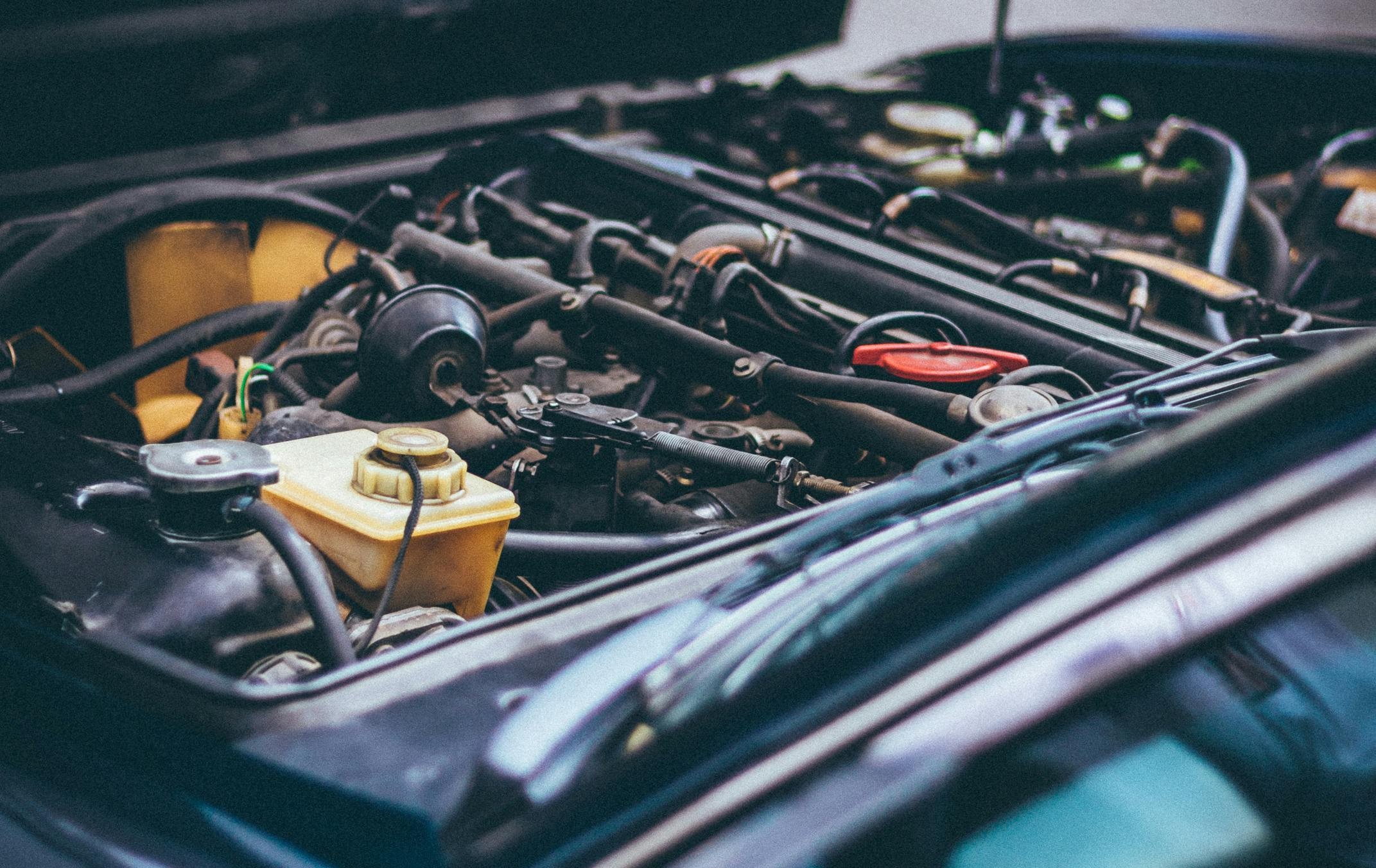 Ile kosztuje wymiana oleju w samochodzie?