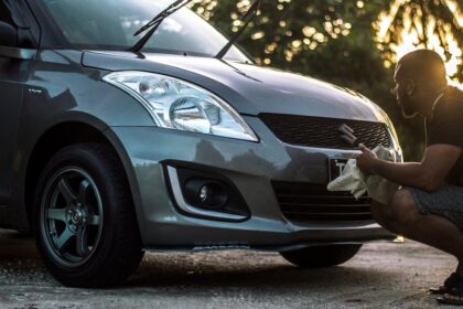 Jak prawidłowo umyć samochód ręcznie w kilku krokach?