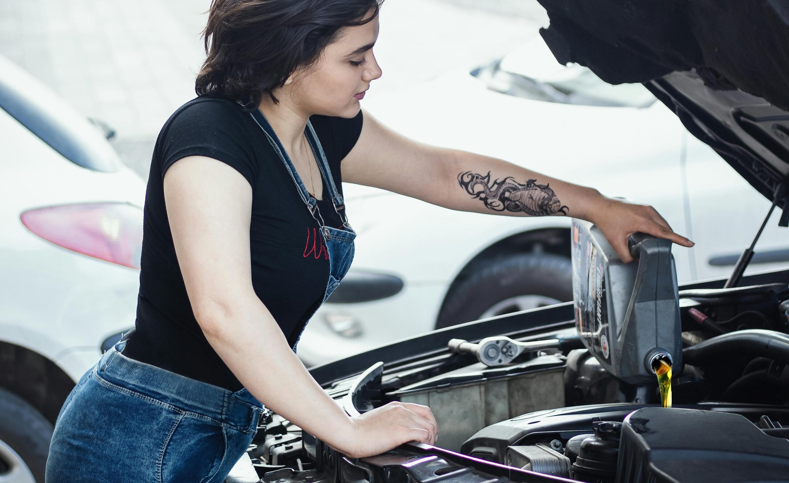 Samodzielna wymiana oleju silnikowego – poradnik krok po kroku